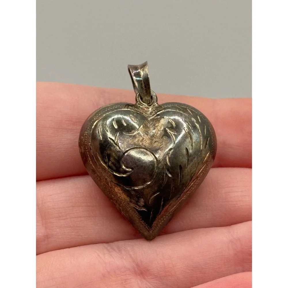 Vintage Sterling Silver 925 Etched Puffy Heart‎ Pendant
